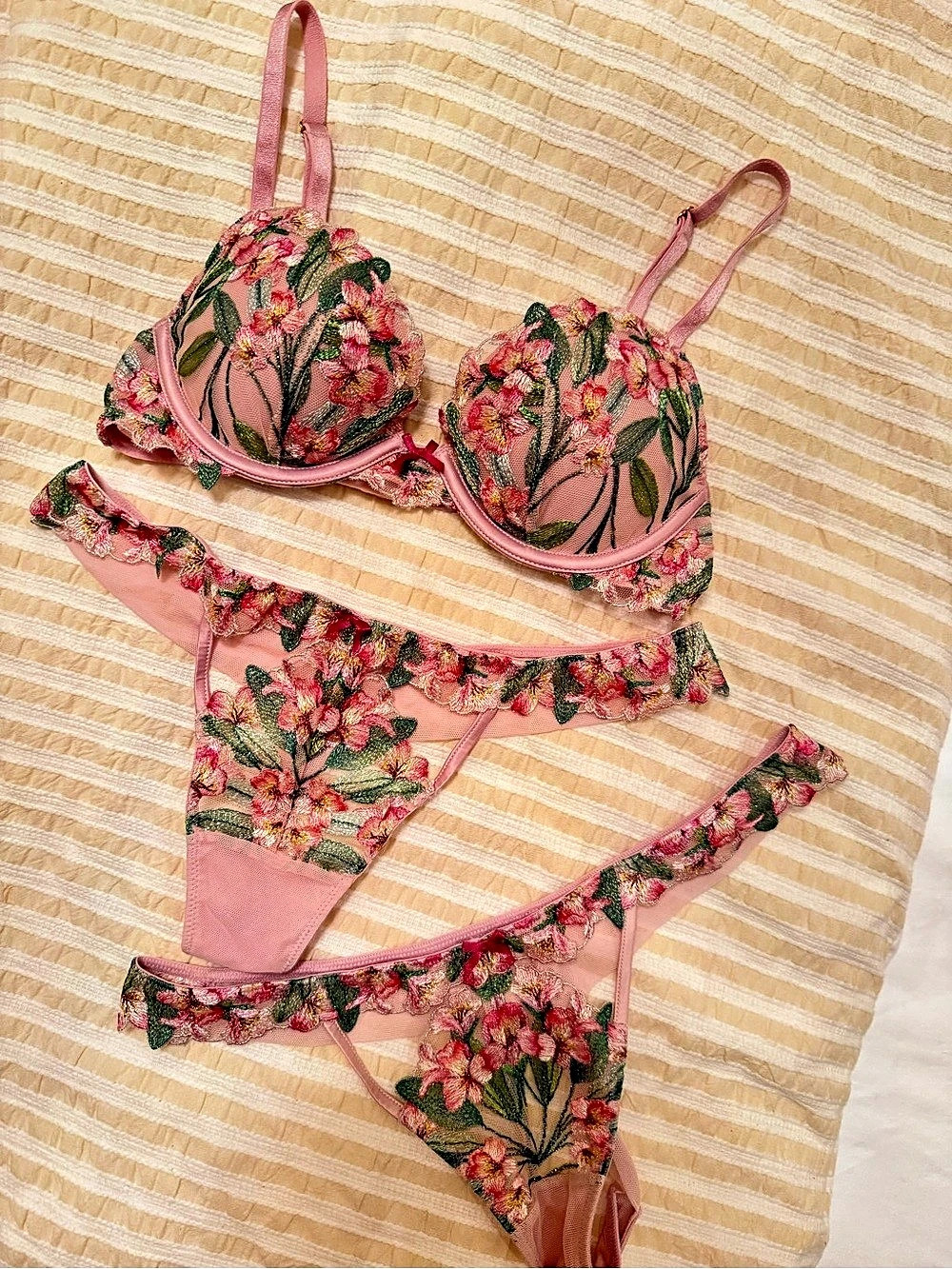 Victoria's Secret Very Sexy Floral Embroidered Push-Up Bra and Panties Set NWOT